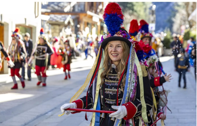 Lo Camentran: il carnevale di Courmayeur tra tradizioni, colori e festa fino all’8 Marzo